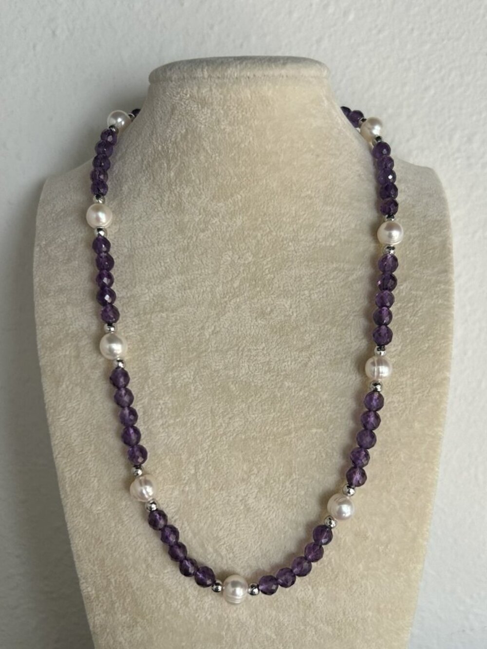 Freshwater Pearls and Faceted Amethyst Beads Necklace.